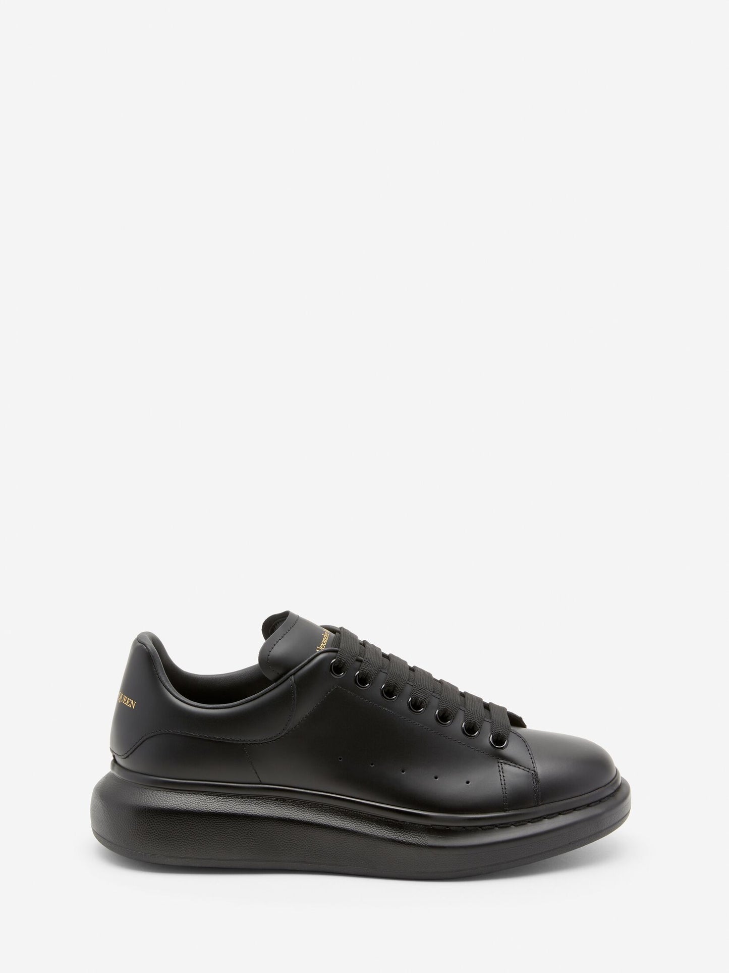 McQueen Total Black