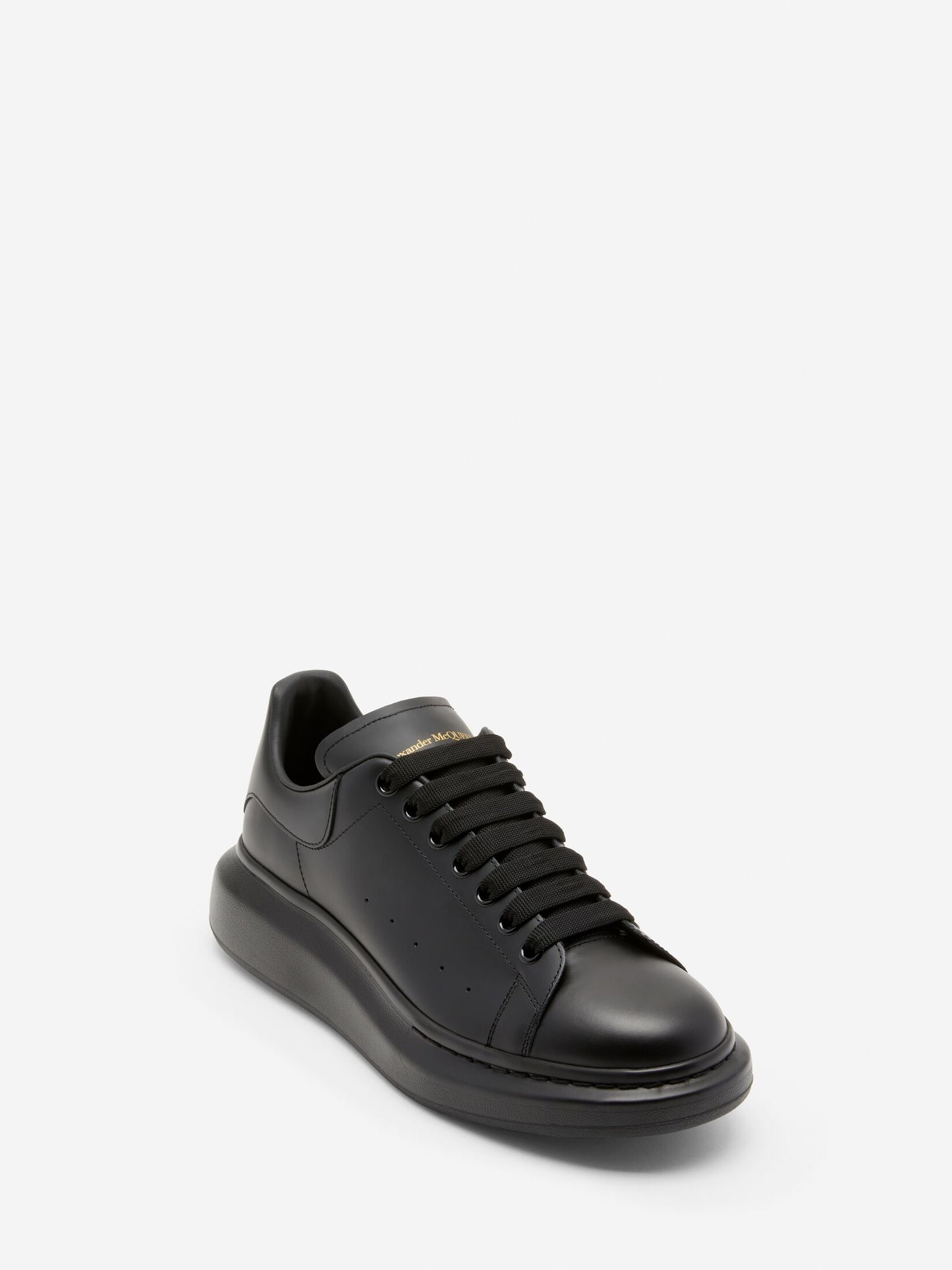 McQueen Total Black