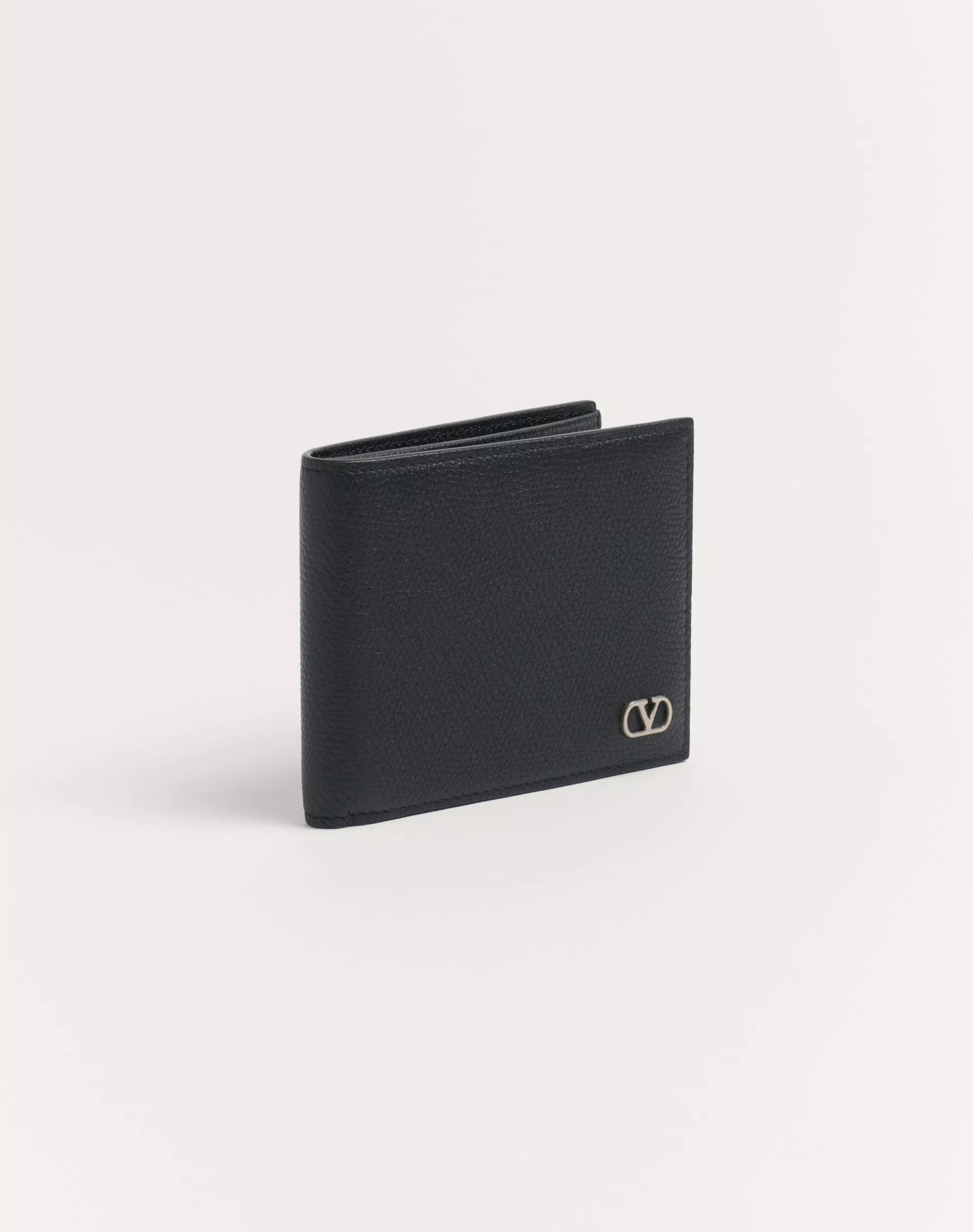 Vlogo-Signature-Grainy-Calfskin-Wallet.webp